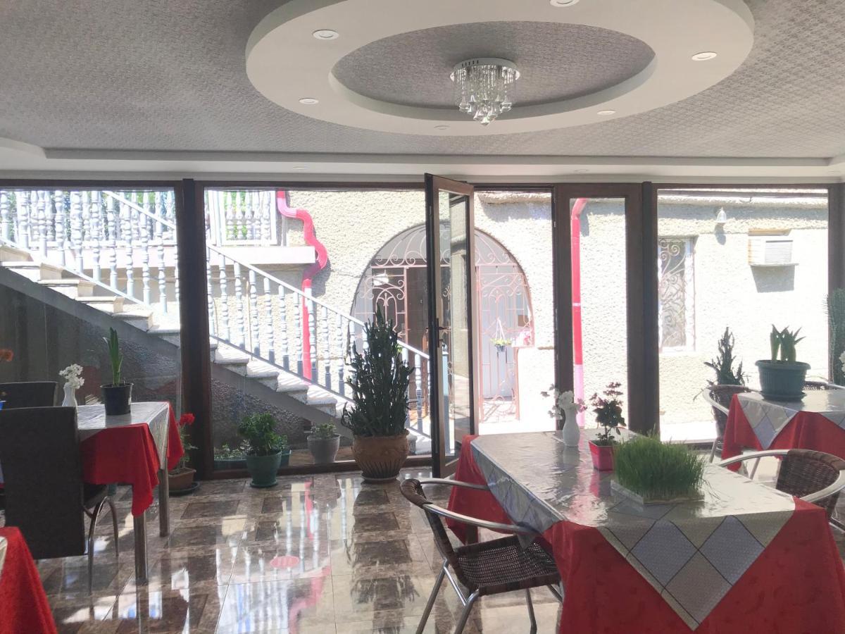 Hotel Oniks كوتايسي المظهر الخارجي الصورة